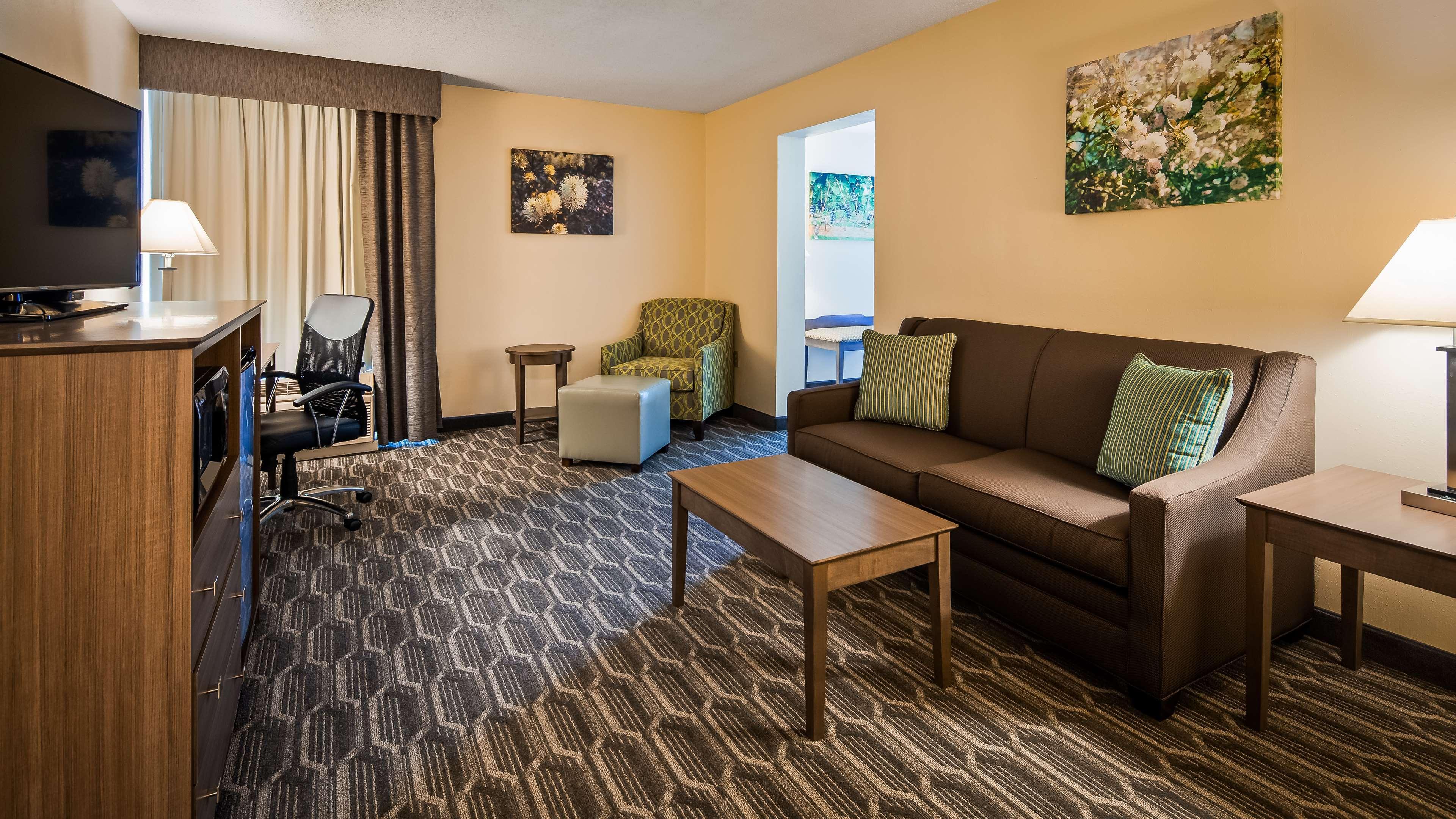 Best Western Plus Yadkin Valley Inn & Suites Jonesville Exterior foto