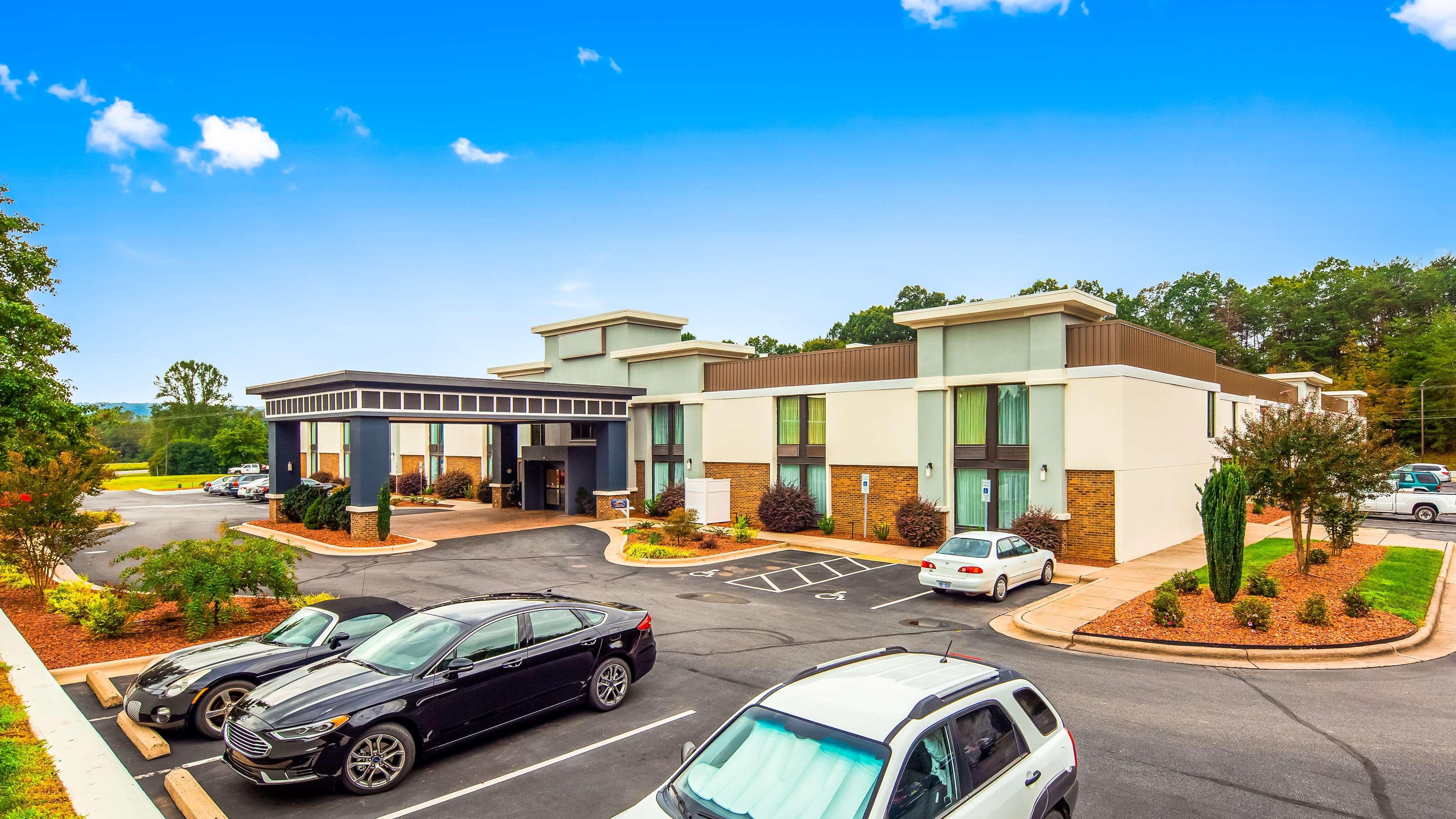 Best Western Plus Yadkin Valley Inn & Suites Jonesville Exterior foto